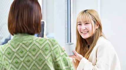 写真:SNSディレクターの仕事の様子