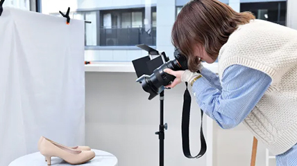 写真:動画撮影・編集者の仕事の様子